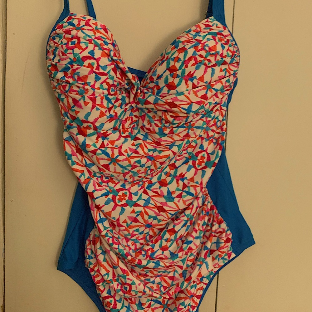 Bathing suit with bra included . Adjustable straps